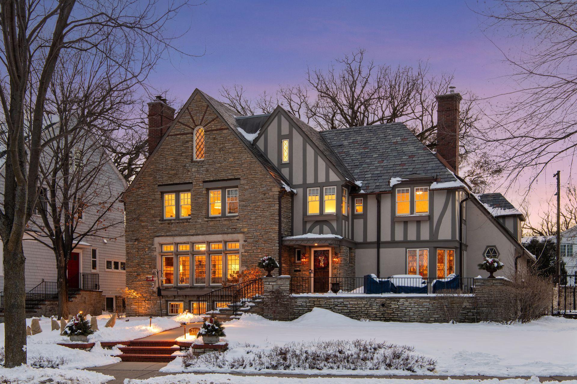 2116 W Lake Of The Isles Parkway