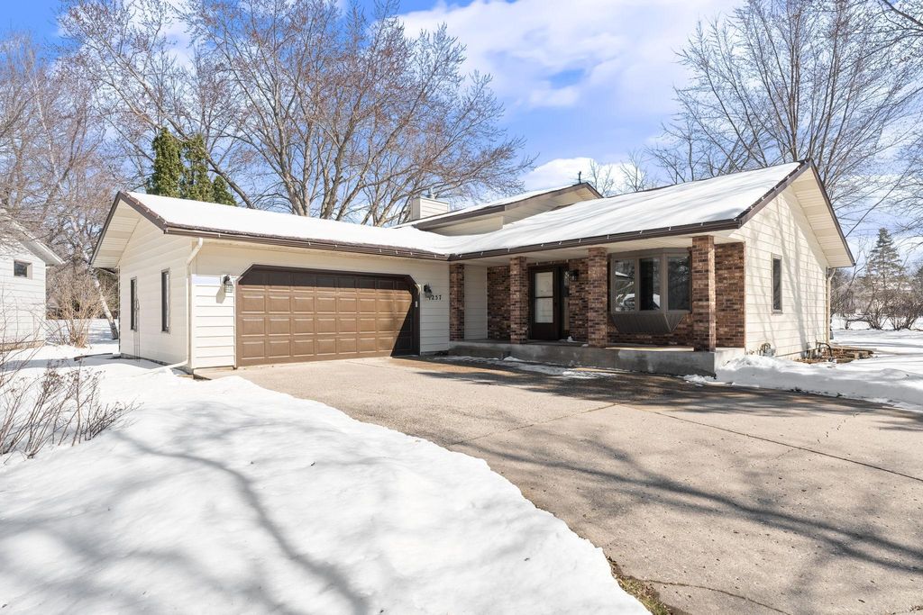 Photo of 1257 Edgewood Place, Owatonna, MN 55060 (MLS # 7048637)