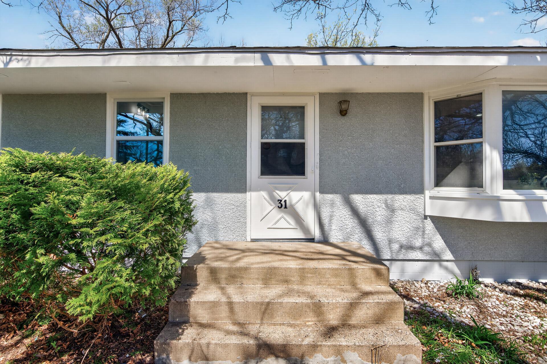 31 Demont Avenue E