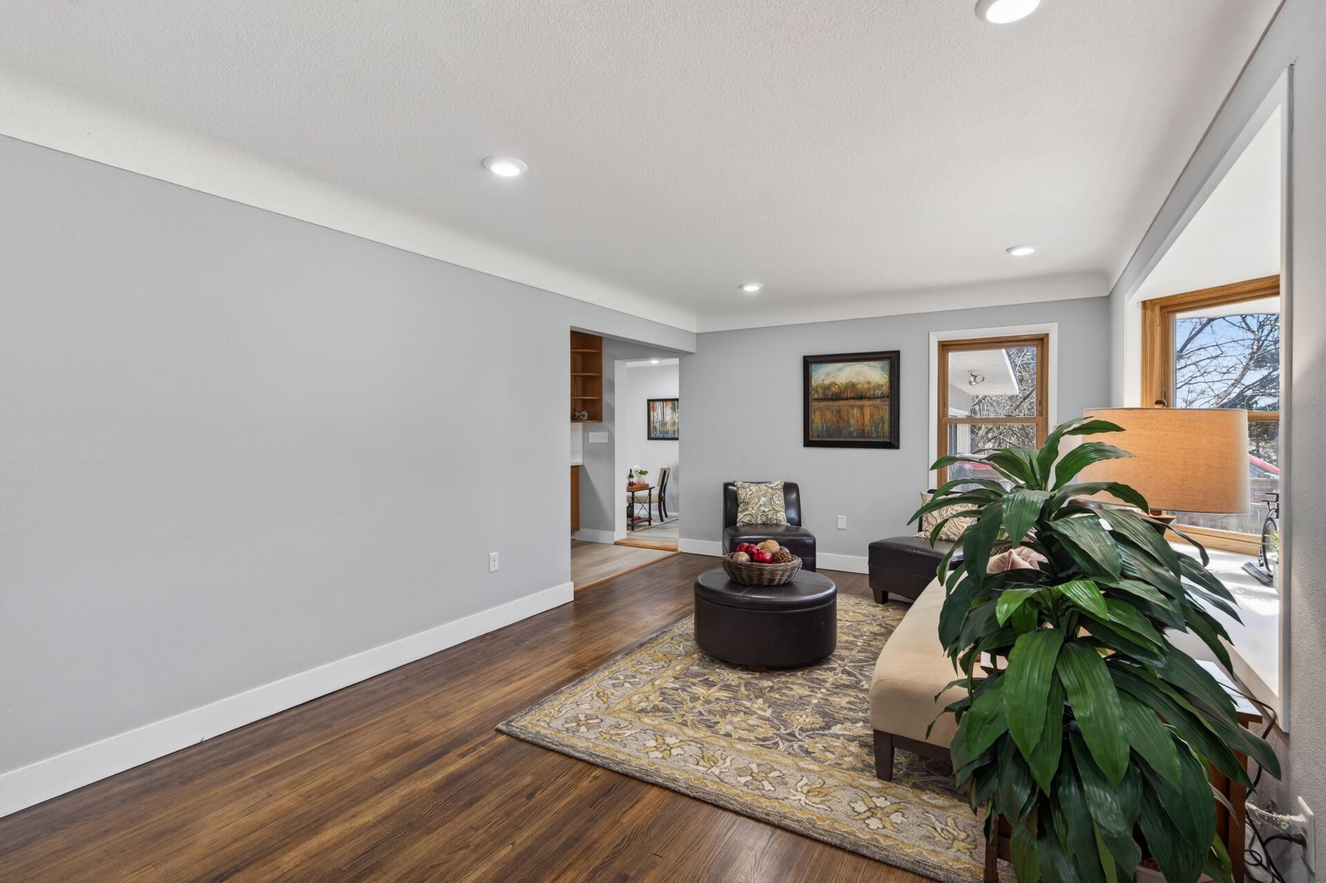 31 Demont Avenue E