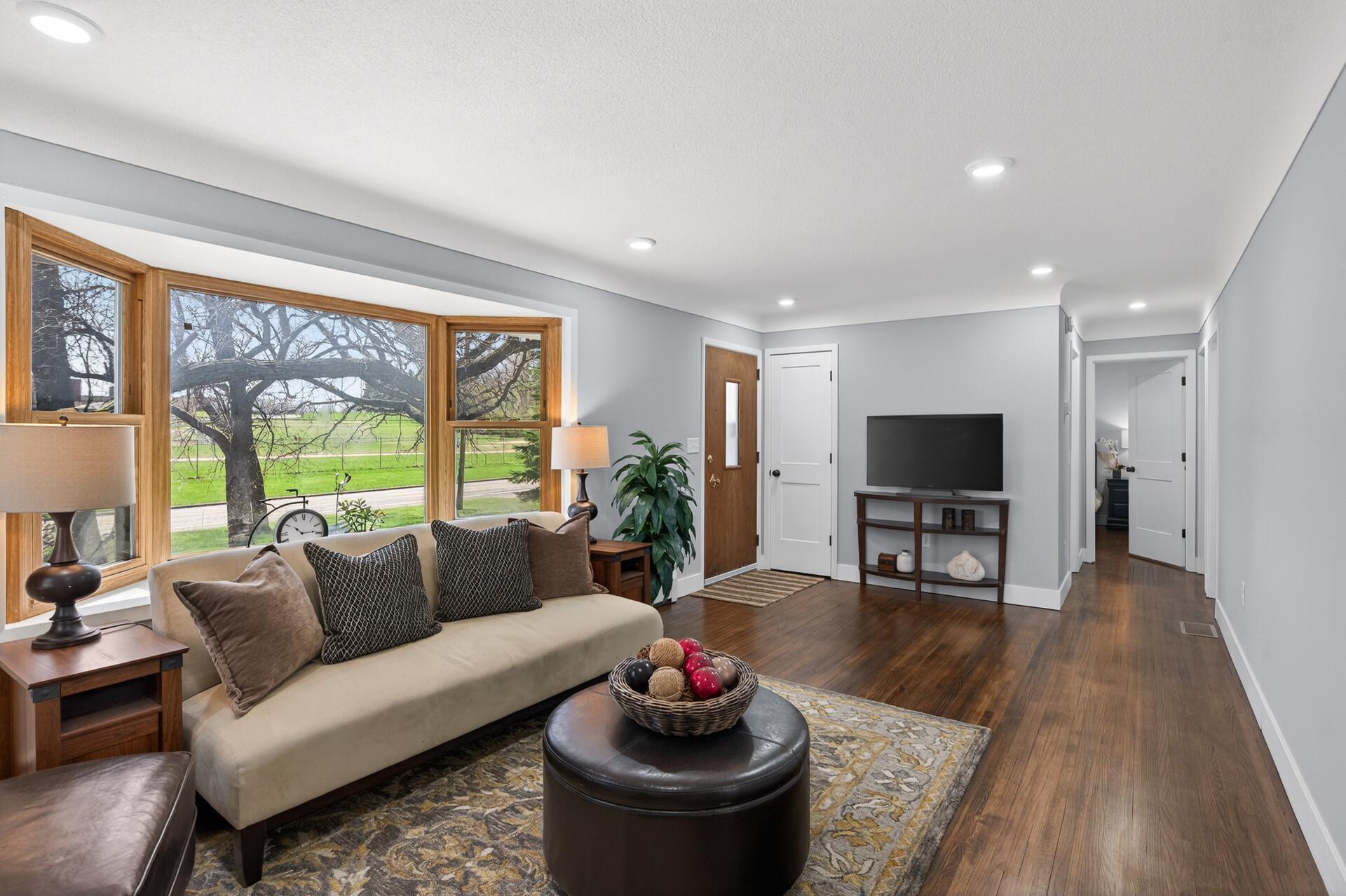 31 Demont Avenue E