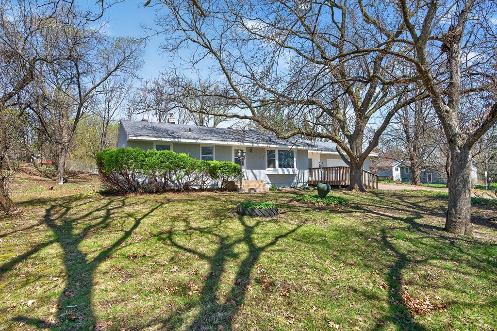 Photo of 31 Demont Avenue E, Little Canada, MN 55117 (MLS # 7057782)