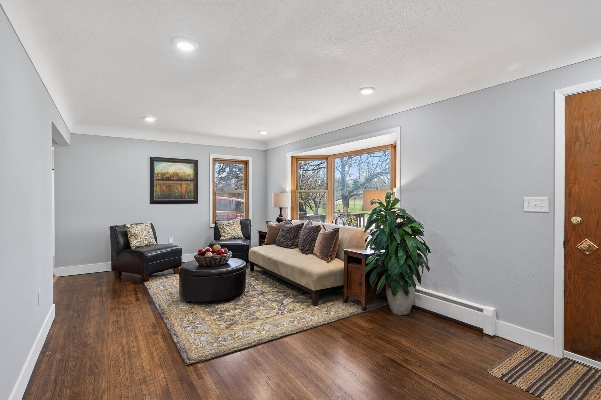 31 Demont Avenue E