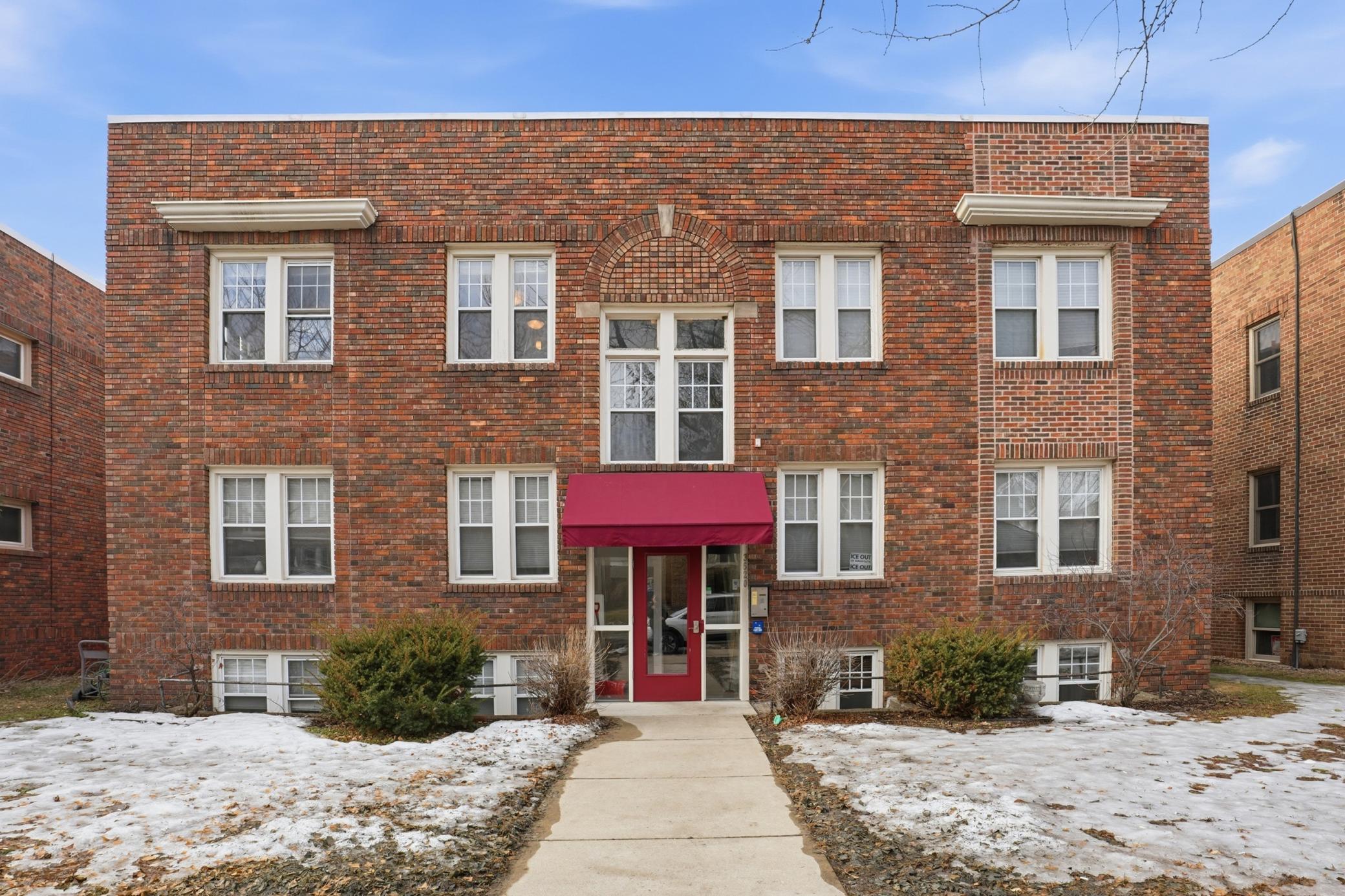 3520 Emerson Avenue S 202