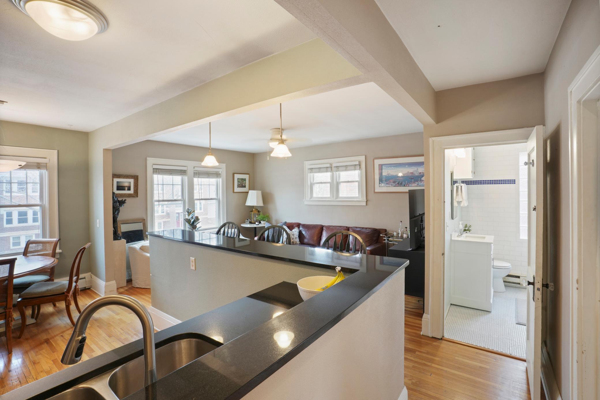 3520 Emerson Avenue S 202