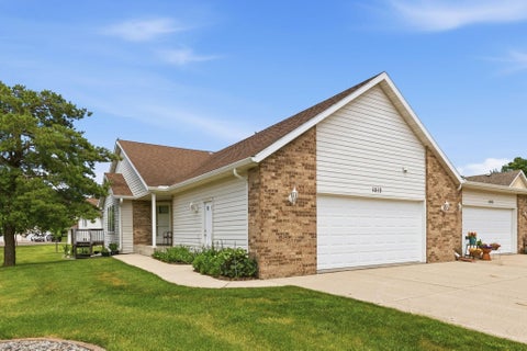 Photo of 1013 Prairie View Drive SW, Hutchinson, MN 55350 (MLS # 7074542)