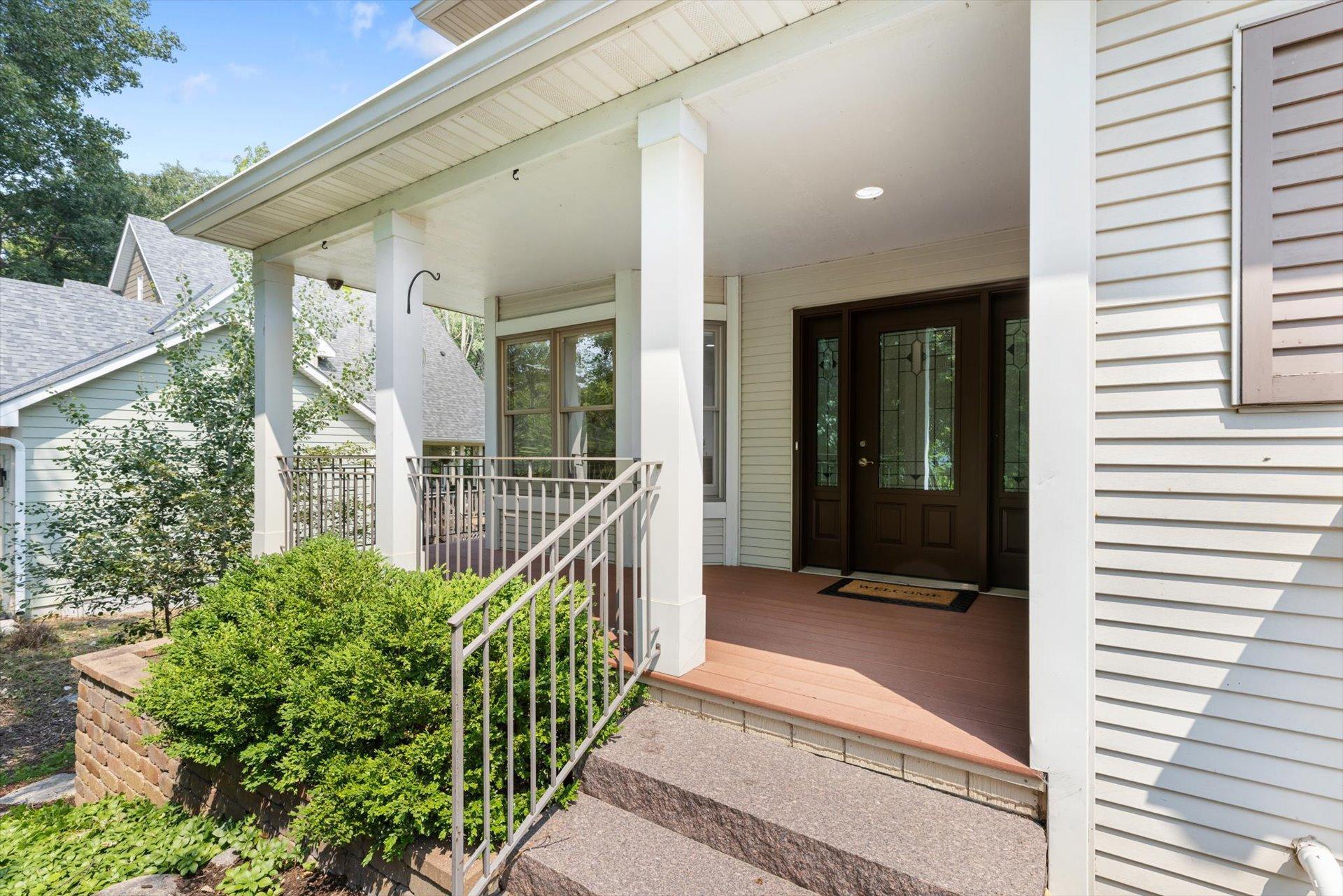 606 Sterling Street S