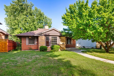 Photo of 1005 S Minnesota Street, New Ulm, MN 56073 (MLS # 7138509)