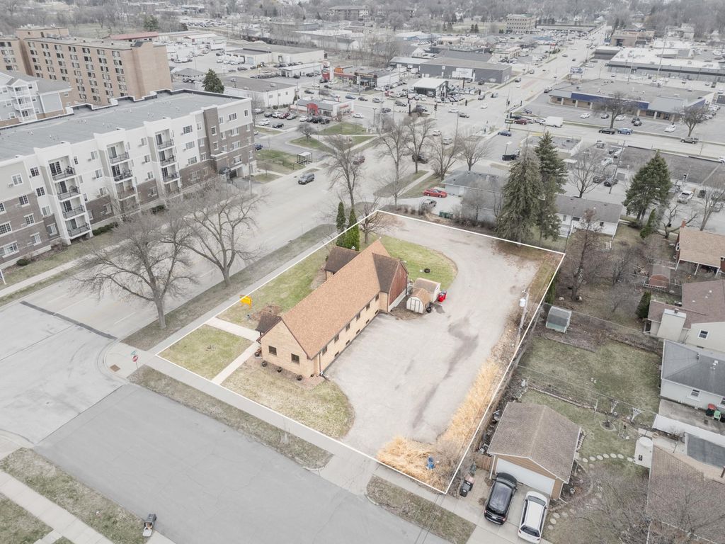 Photo of 911 11th Avenue NW, Rochester, MN 55901 (MLS # 7051015)