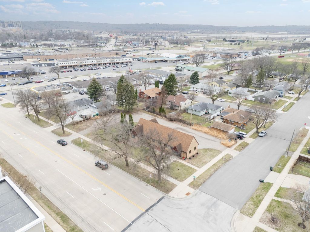 Photo of 911 11th Avenue NW, Rochester, MN 55901 (MLS # 7051015)