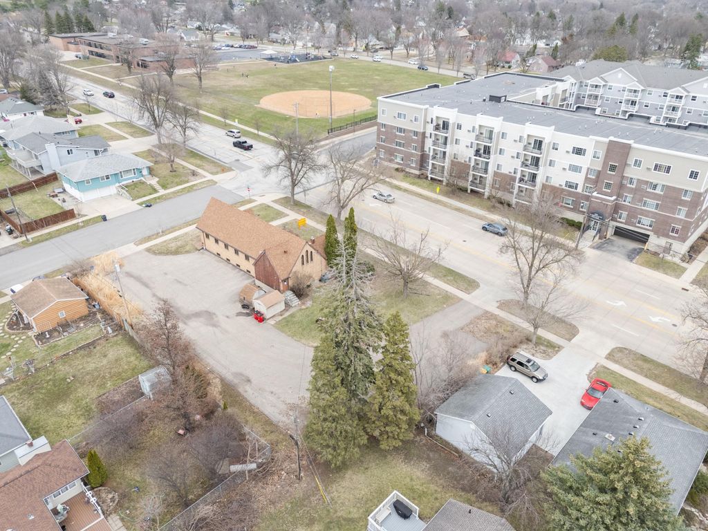 Photo of 911 11th Avenue NW, Rochester, MN 55901 (MLS # 7051015)