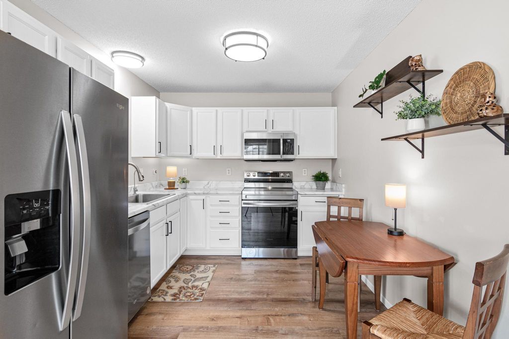 Photo of 1579 County Road D E #C, Maplewood, MN 55109 (MLS # 7015828)