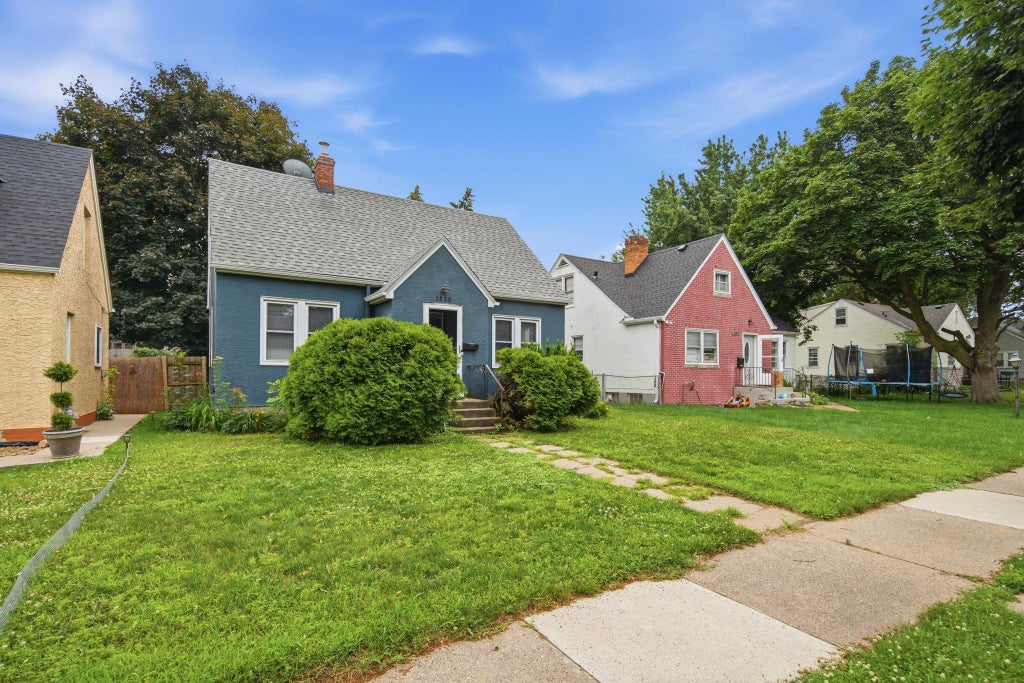 Photo of 1828 Bush Avenue E, Saint Paul, MN 55119 (MLS # 7107226)