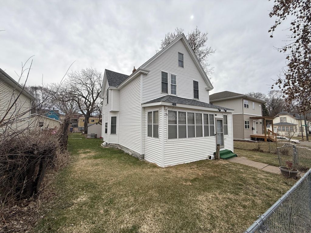 Photo of 588 York Avenue, Saint Paul, MN 55130 (MLS # 7064709)