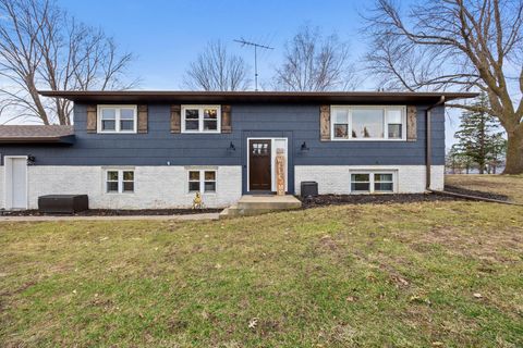 Photo of 18365 234th Circle, Hutchinson, MN 55350 (MLS # 7052489)