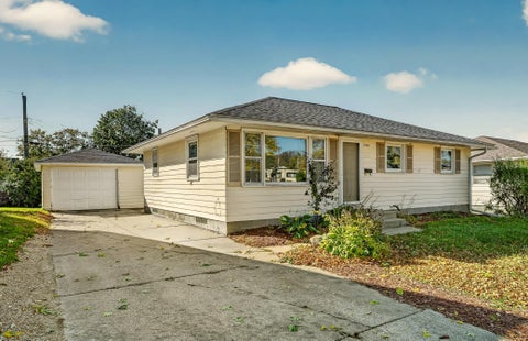 Photo of 1846 19th Street NW, Rochester, MN 55901 (MLS # 7164420)