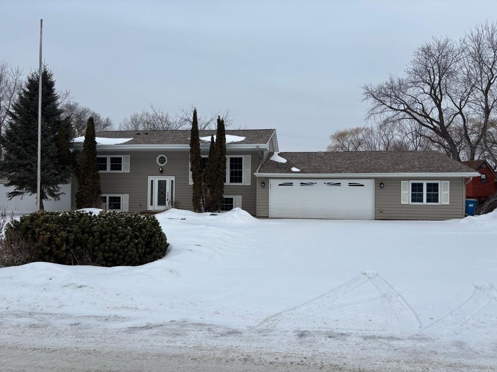 Photo of 1250 13th Street NW, New Brighton, MN 55112 (MLS # 7016034)