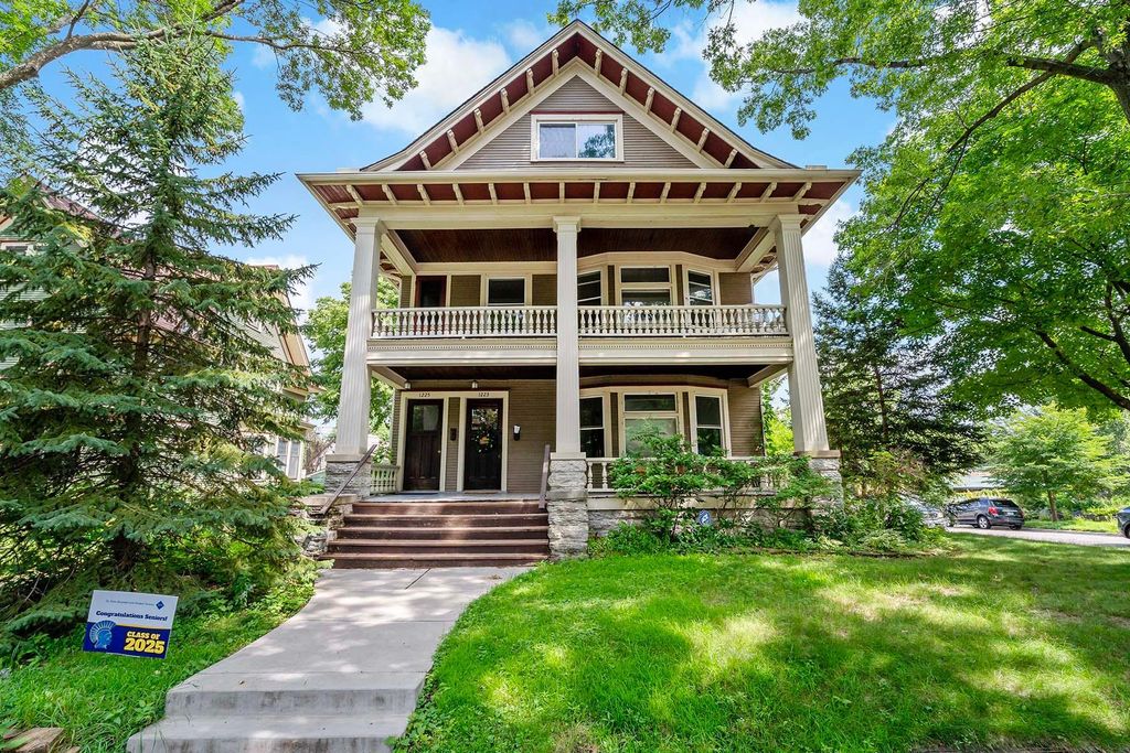 Photo of 1225 Hague Avenue #Unit 1223 (Main), Saint Paul, MN 55104 (MLS # 7025789)