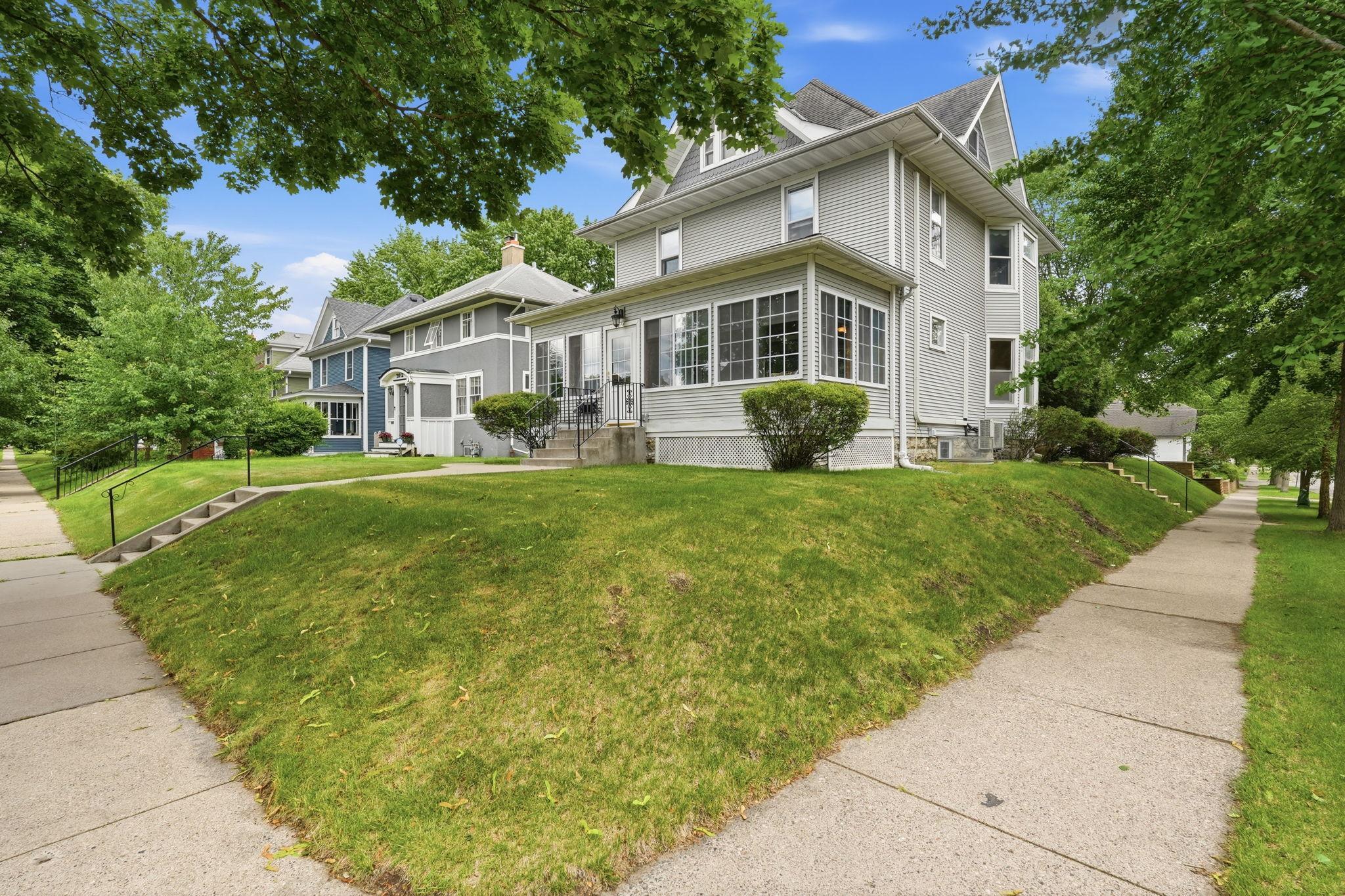 2016 Laurel Avenue