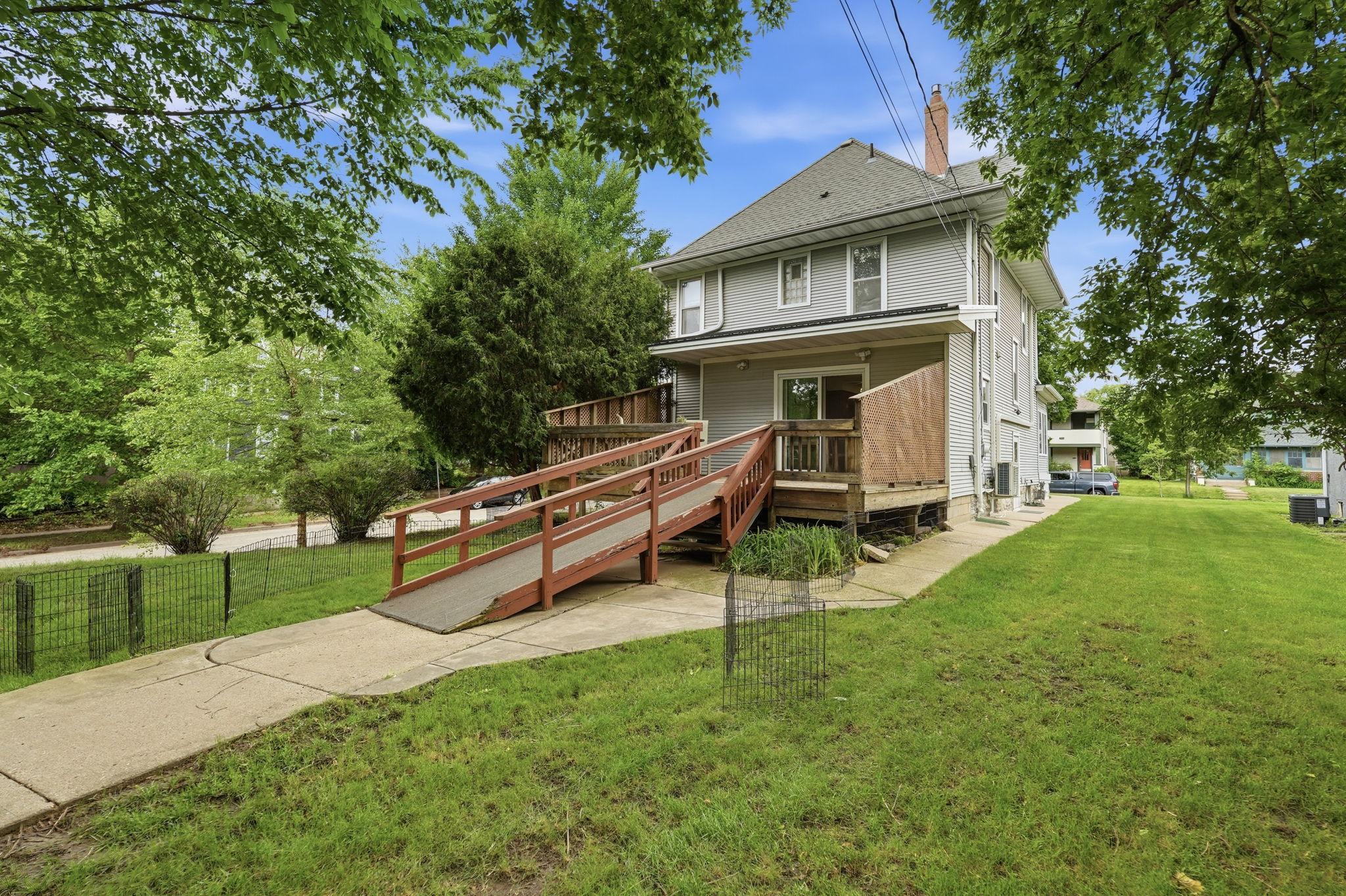 2016 Laurel Avenue