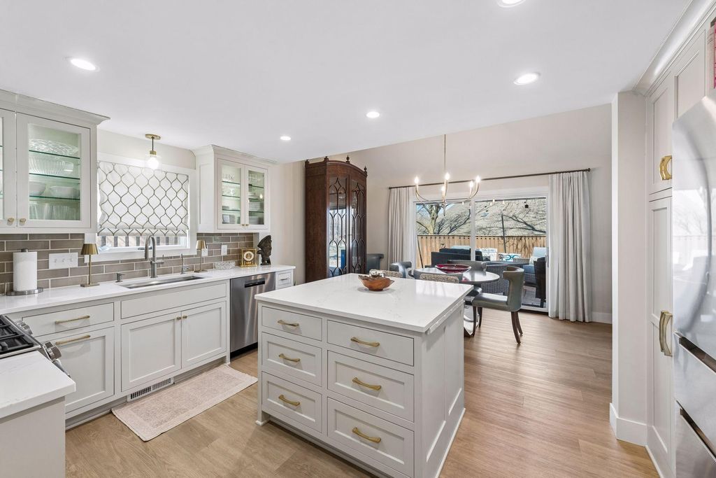 Photo of 17870 Tioga Trail, Minnetonka, MN 55391 (MLS # 7036327)