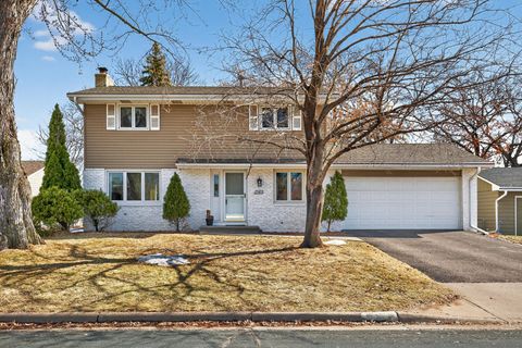 1365 Pinewood Drive Woodbury MN 55125