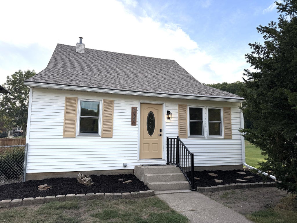 Photo of 727 S 7th Street, La Crescent, MN 55947 (MLS # 7135684)