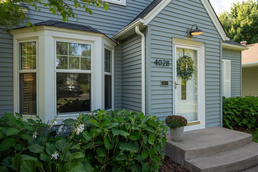 4028 Wooddale Avenue S