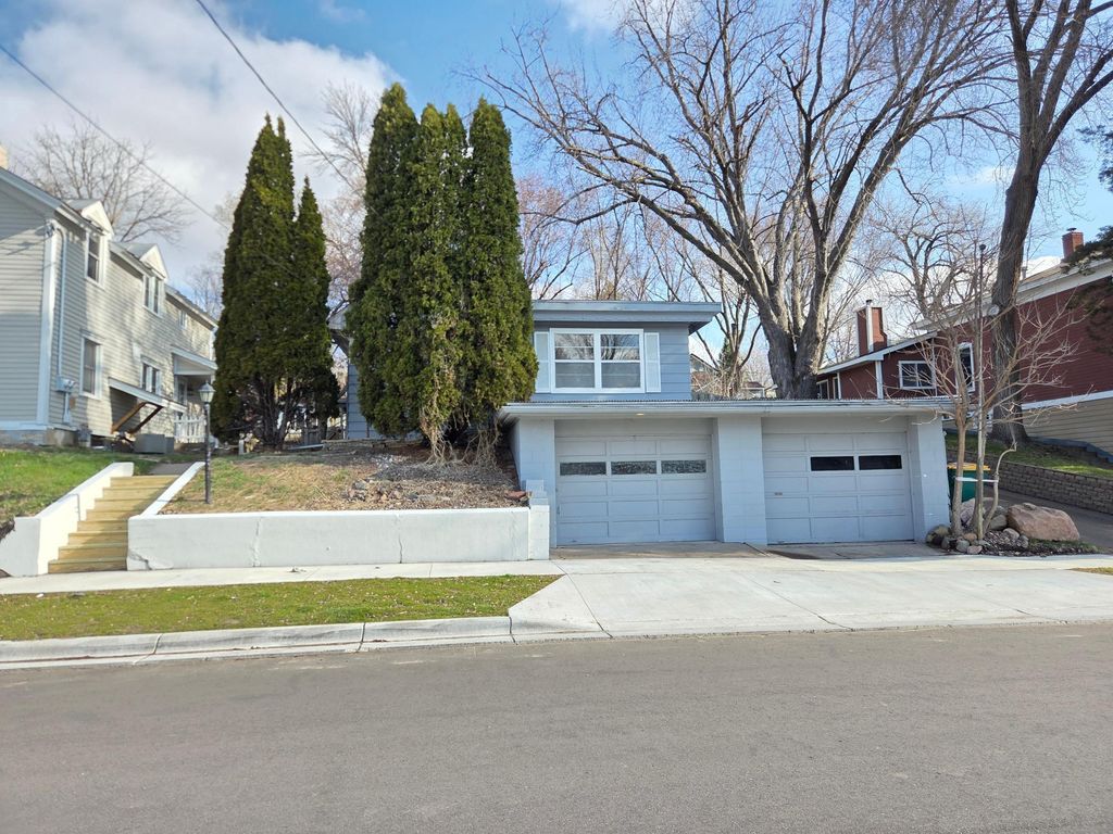 Photo of 712 Maple Street W, Stillwater, MN 55082 (MLS # 7056087)