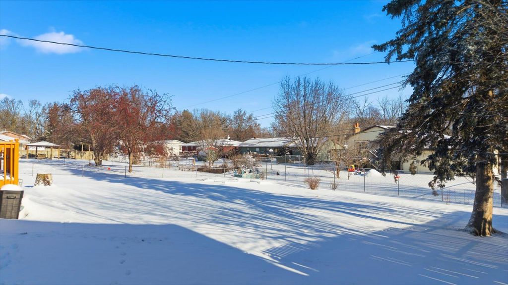 Photo of 6424 Zealand Avenue N, Brooklyn Park, MN 55428 (MLS # 7003915)