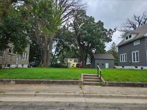 Photo of 309 Court Street, Albert Lea, MN 56007 (MLS # 6777003) Photo of 309 Court Street, Albert Lea, MN 56007 (MLS # 6777003)