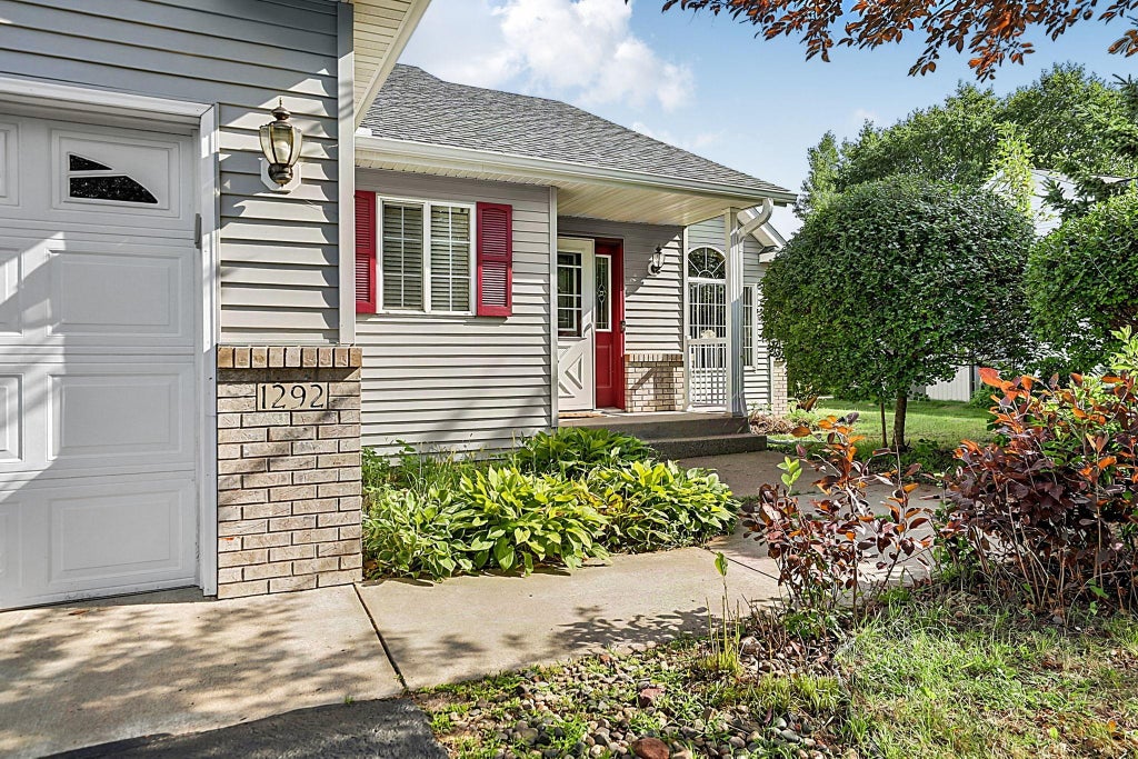 Photo of 1292 Fieldstone Drive, Sauk Rapids, MN 56379 (MLS # 7130806)