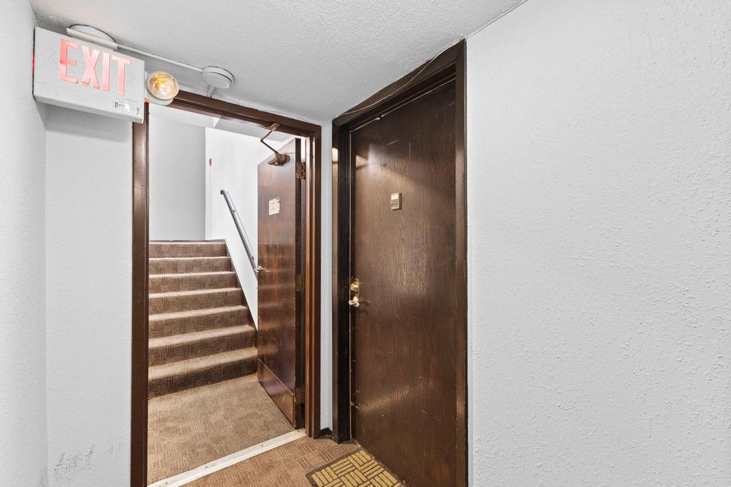 Photo of 520 Ridgewood Avenue #4, Minneapolis, MN 55403 (MLS # 6680091)