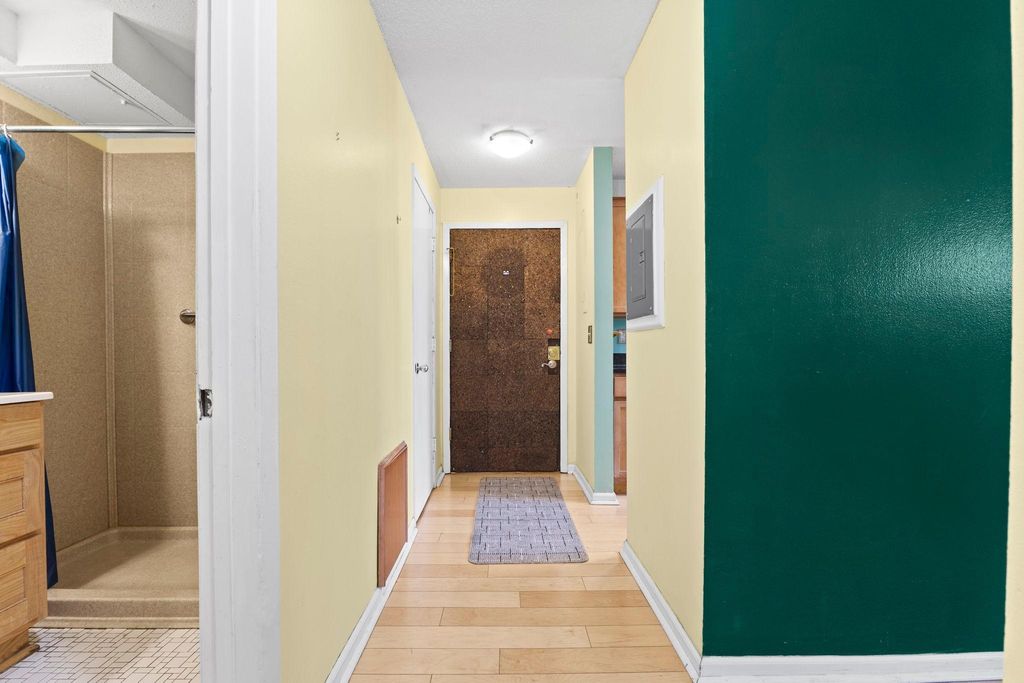 Photo of 520 Ridgewood Avenue #4, Minneapolis, MN 55403 (MLS # 6680091)