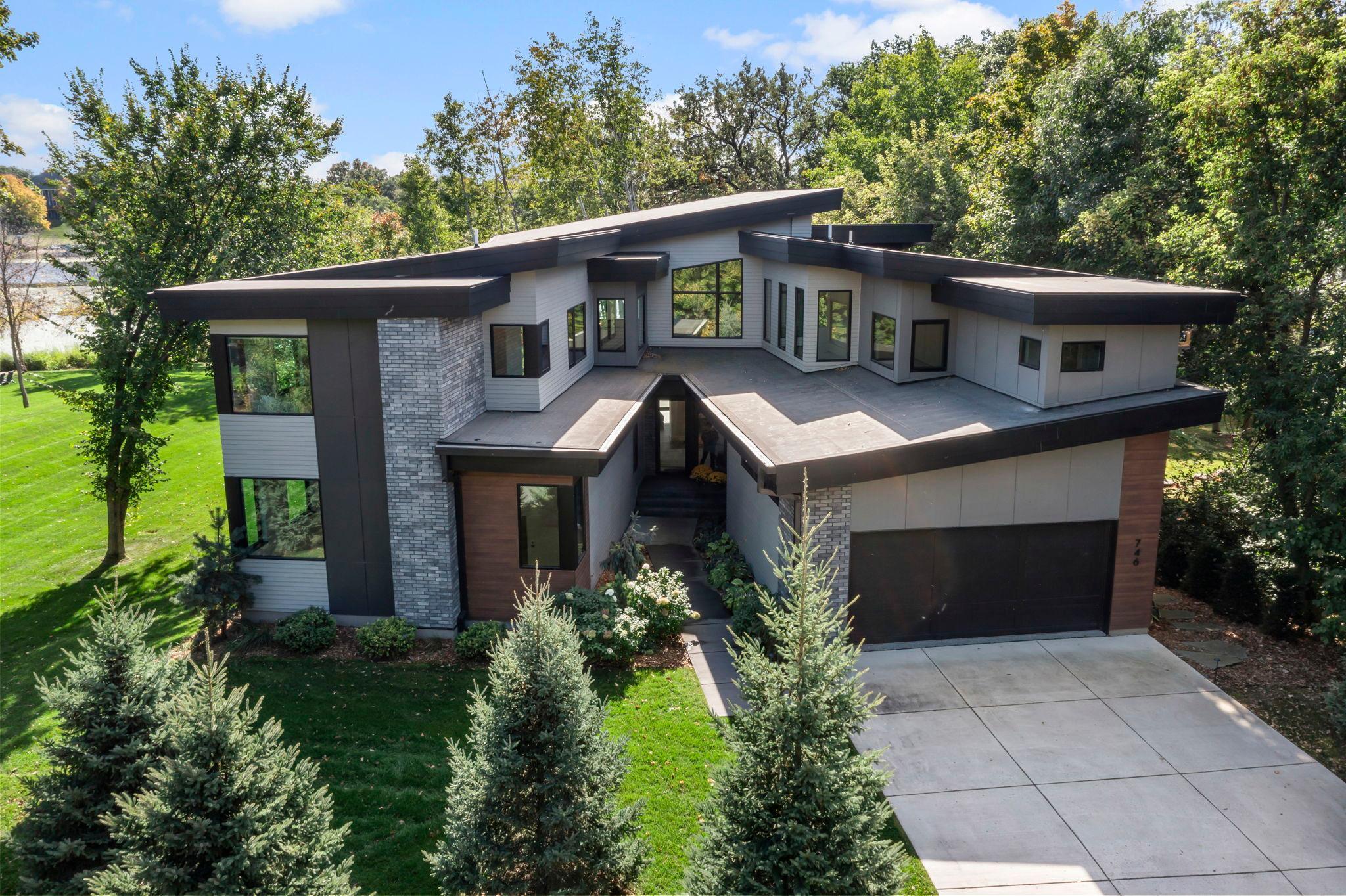 746 Peninsula Point Road