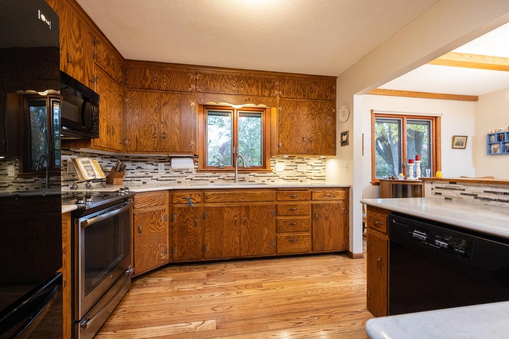 Photo of 2420 W 106th Street, Bloomington, MN 55431 (MLS # 7165804)