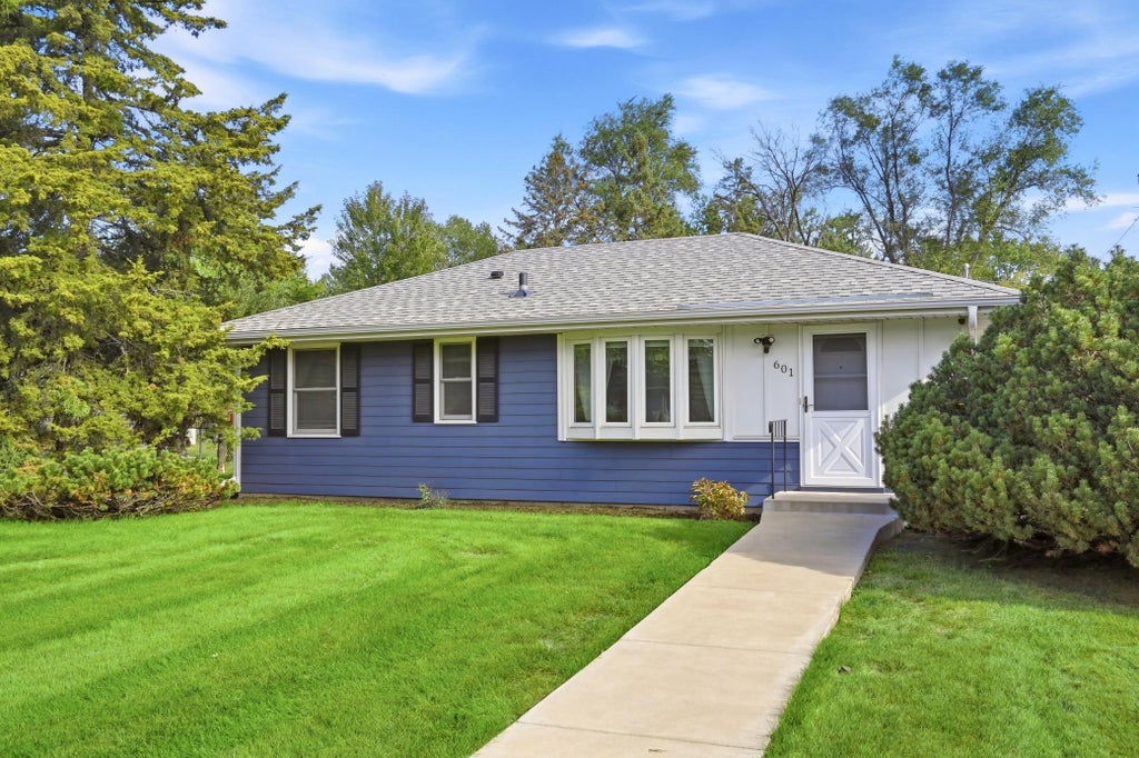 Photo of 601 114th Avenue NW, Coon Rapids, MN 55448 (MLS # 7142965)