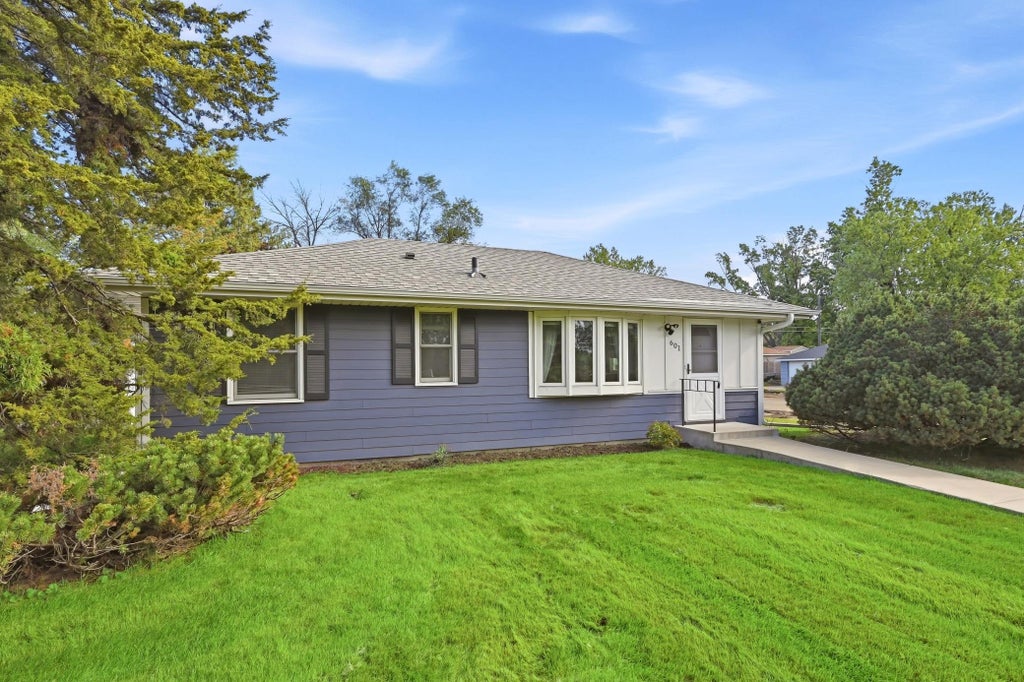Photo of 601 114th Avenue NW, Coon Rapids, MN 55448 (MLS # 7142965)