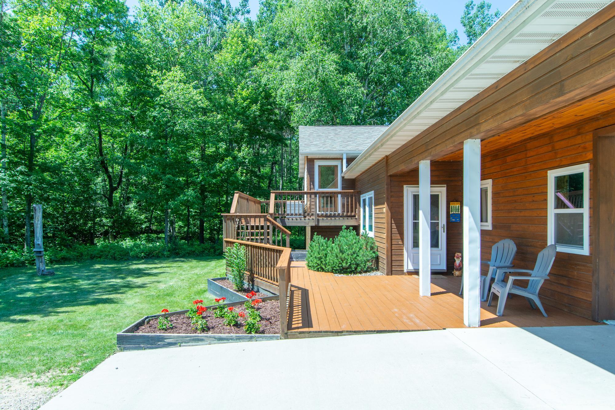 8290 Gladstone Lake Road