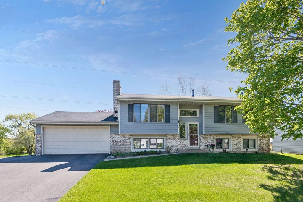 Photo of 9721 Portal Drive, Eden Prairie, MN 55347 (MLS # 7045791)