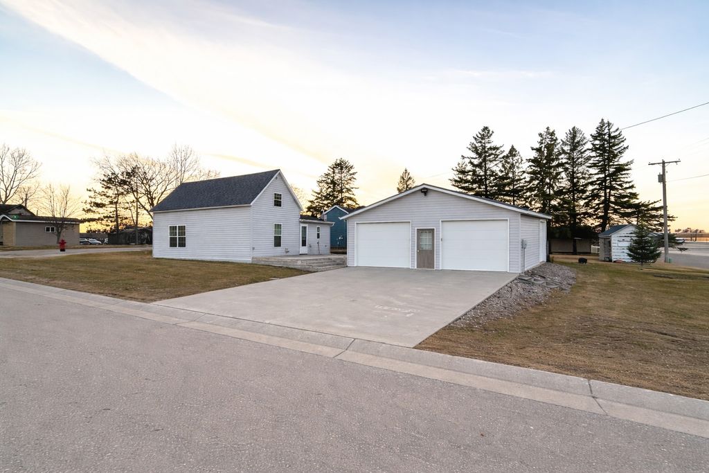 Photo of 302 W Fir Avenue, Frazee, MN 56544 (MLS # 7046768)