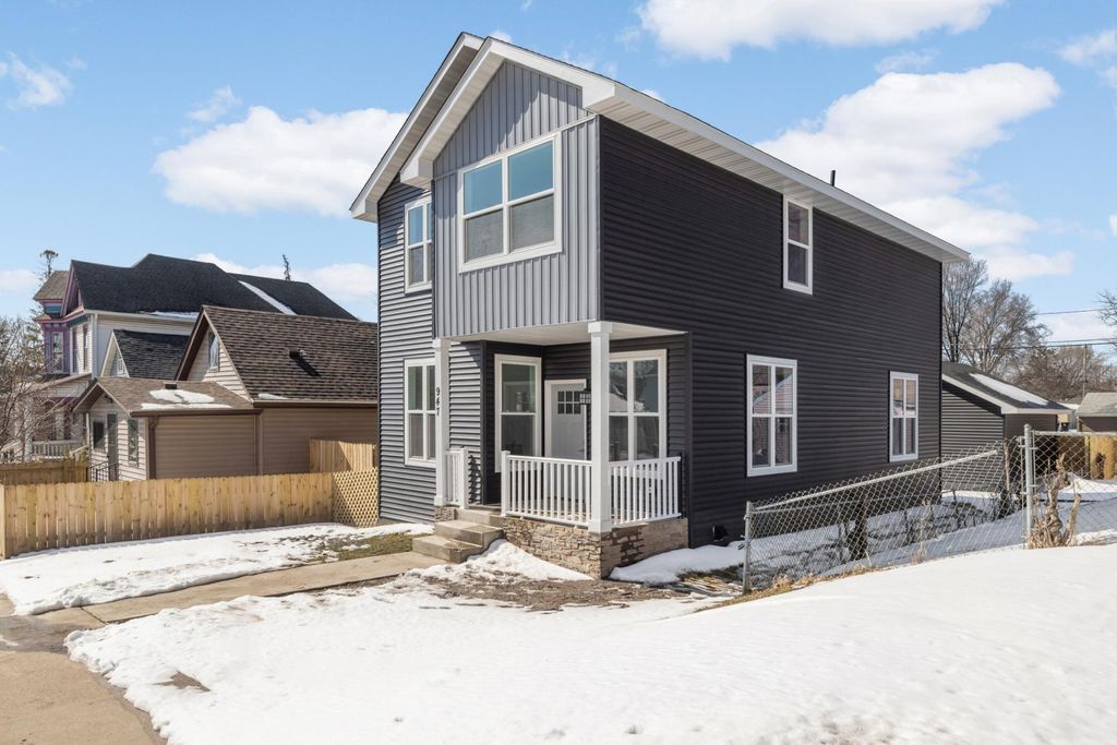 Photo of 947 Earl Street, Saint Paul, MN 55106 (MLS # 7003127)