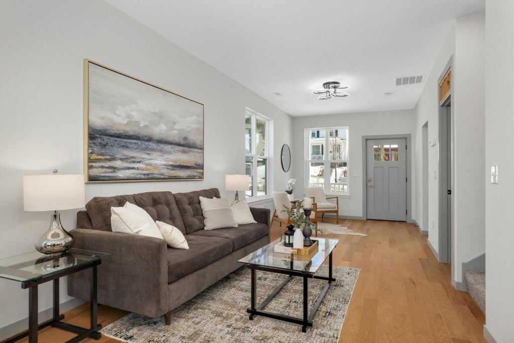 Photo of 947 Earl Street, Saint Paul, MN 55106 (MLS # 7003127)