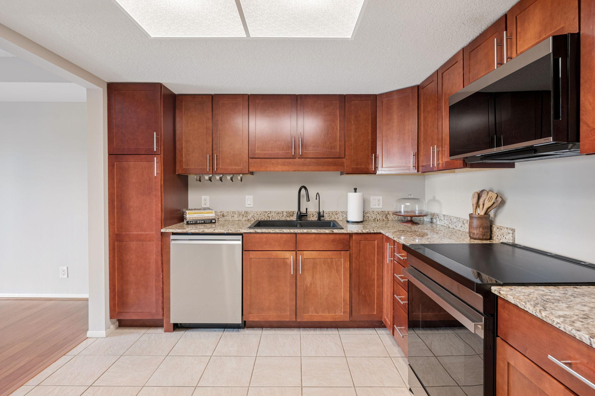 110 1st Avenue NE F704