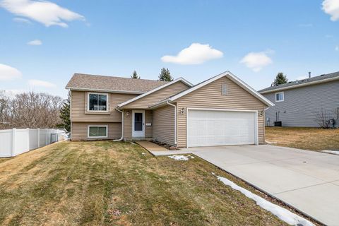 Photo of 3714 10th Avenue SW, Rochester, MN 55902 (MLS # 7031150)
