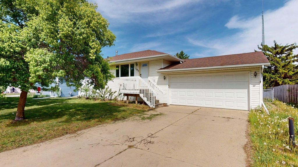 Photo of 107 9th Avenue NE, Dodge Center, MN 55927 (MLS # 7075635)