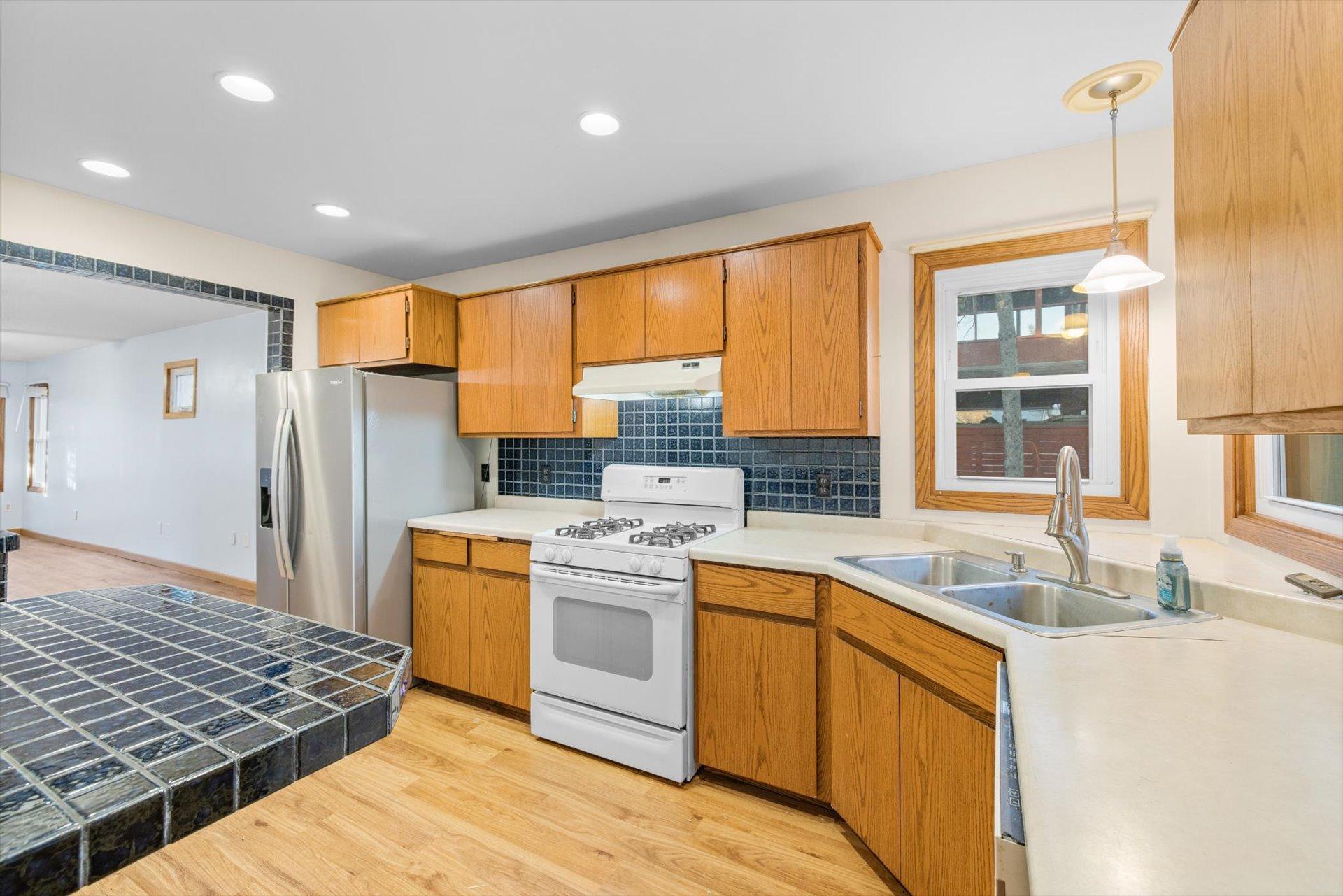 1139 County Road B W