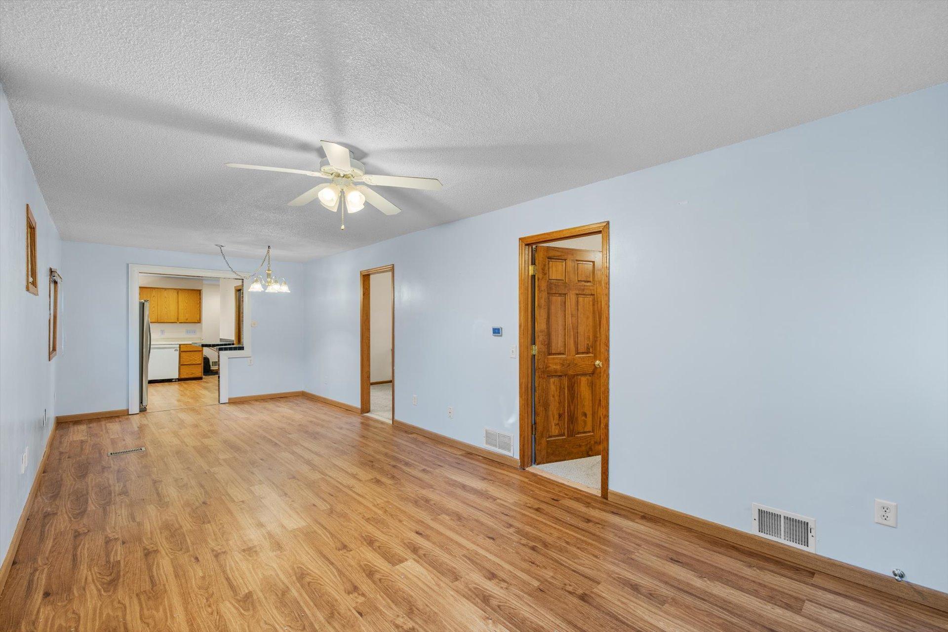 1139 County Road B W