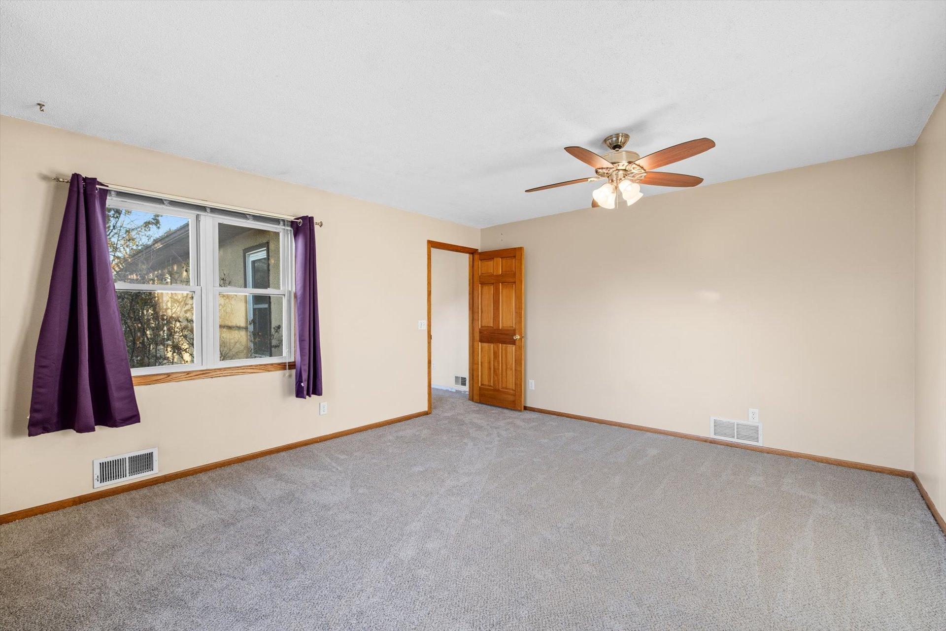 1139 County Road B W