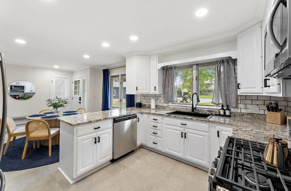 Photo of 1424 Vista Lane, Willmar, MN 56201 (MLS # 7027638)